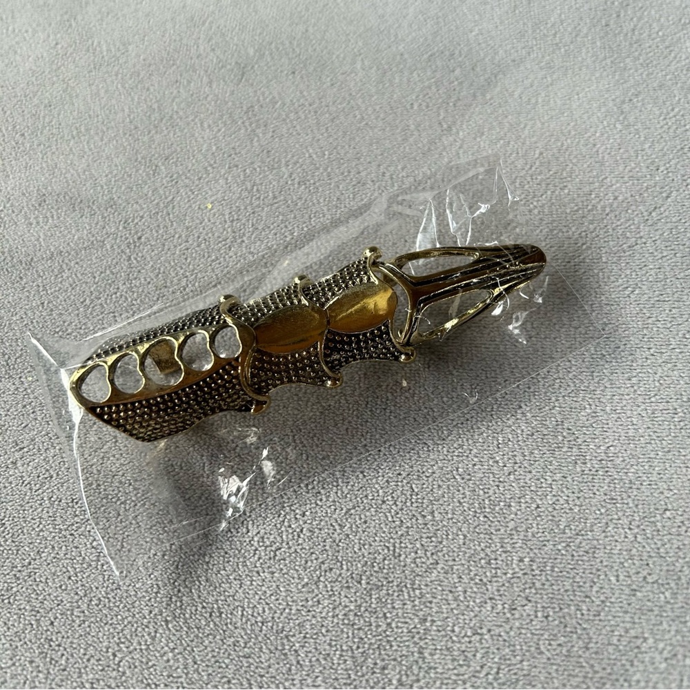 Gold Tone Long Finger Claw Ring ~ Brand New! - Picture 4 of 9